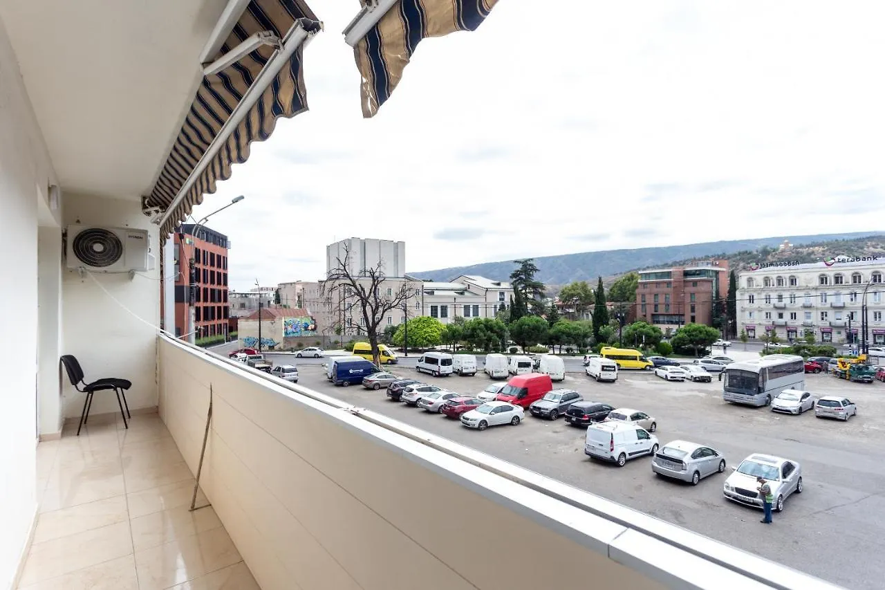 Three Bedroom Apartment In Old Tbilisi With 3 Bathroom